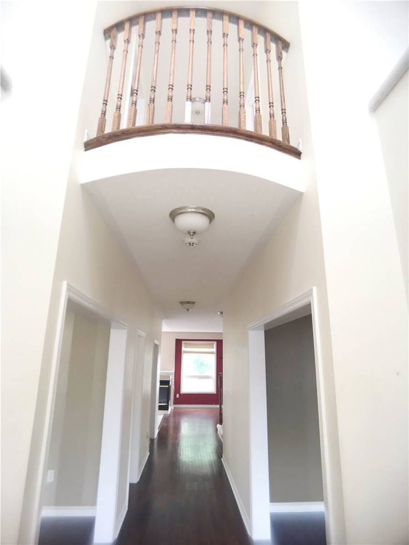 29 The Queensway, Barrie, L4M 7H5 | Image 2