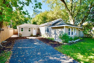 Detached House sold at 203 Southview Road, Barrie, Ontario, L4N3X6 - South Shore - MLS: S4935960