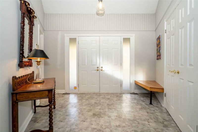 23 Country Club Lane, Oro-Medonte, L4M 4Y8 | Image 3