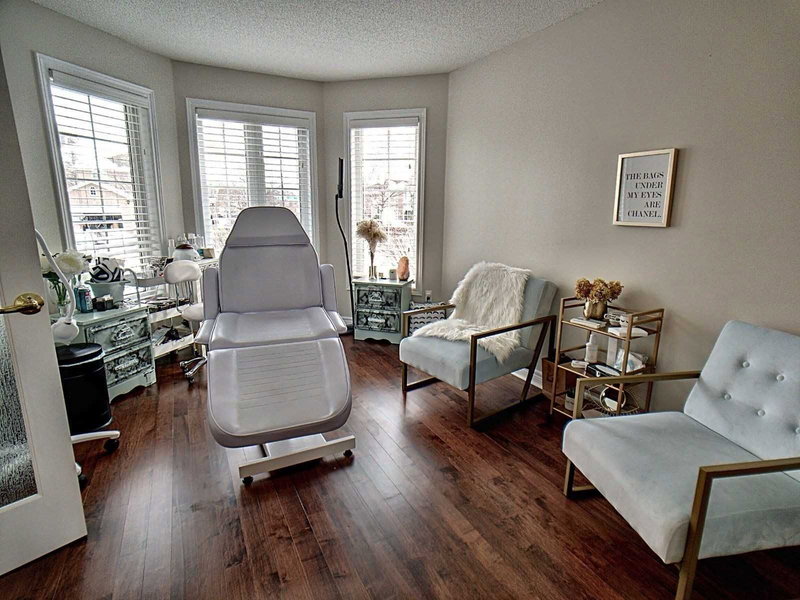 14 Round Leaf Crt, Barrie, L4N9N3 | Image 3