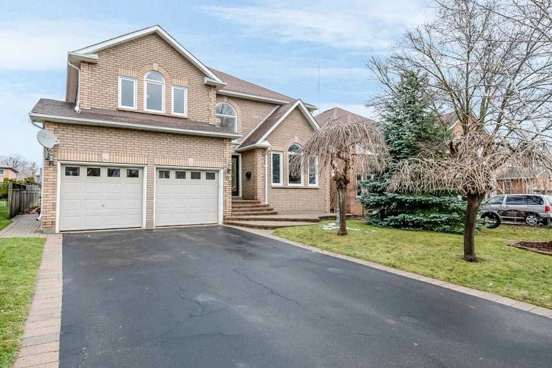 90 Cityview Circ, Barrie, L4N7V2 | Image 2