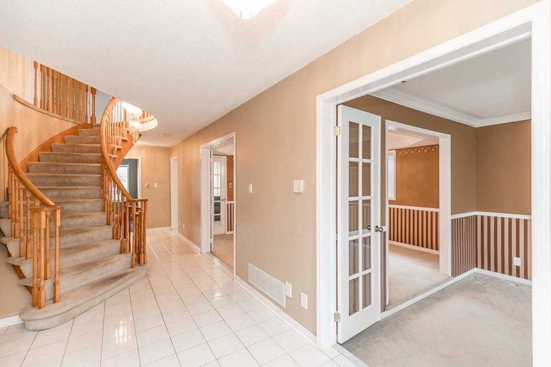 90 Cityview Circ, Barrie, L4N7V2 | Image 3