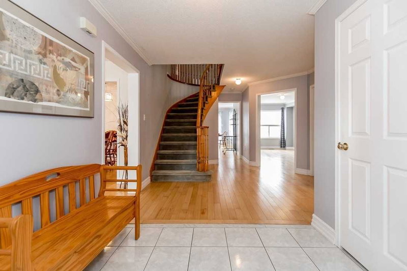 52 Loon Ave, Barrie, L4N8W6 | Image 2