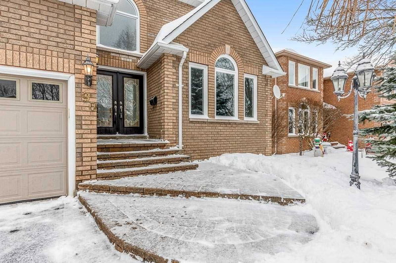 90 Cityview Circ, Barrie, L4N7V2 | Image 2