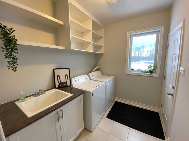 Bsmt - 115 Kirby Ave, Collingwood, L9Y 4C5 | Image 2