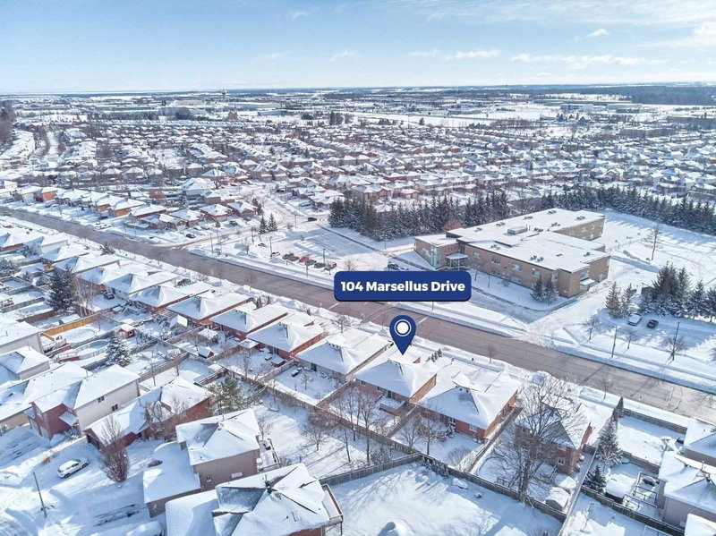104 Marsellus Dr, Barrie, L4N8R7 | Image 2