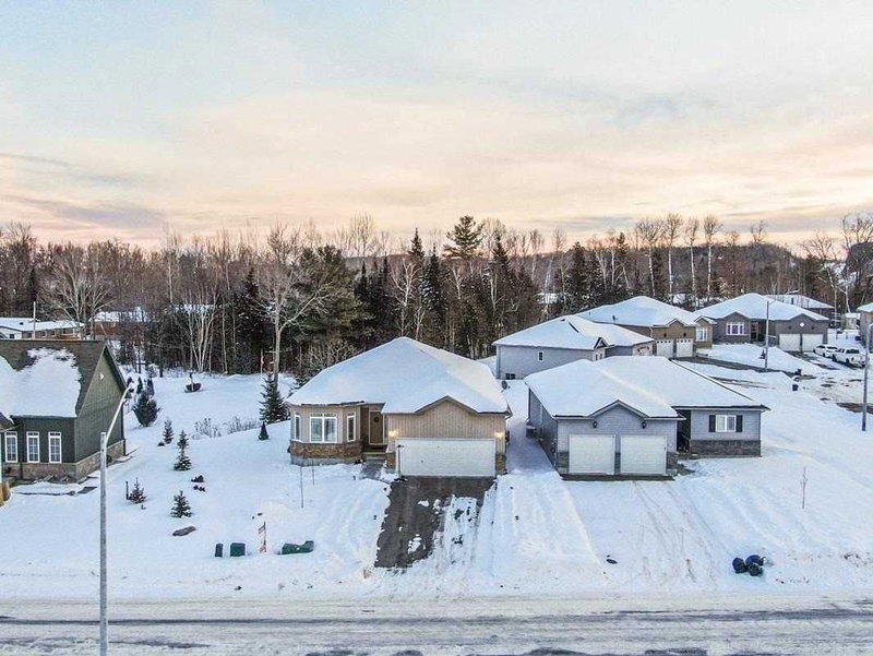 9 Charlie Rawson Blvd, Tay, L0K2A0 | Image 3