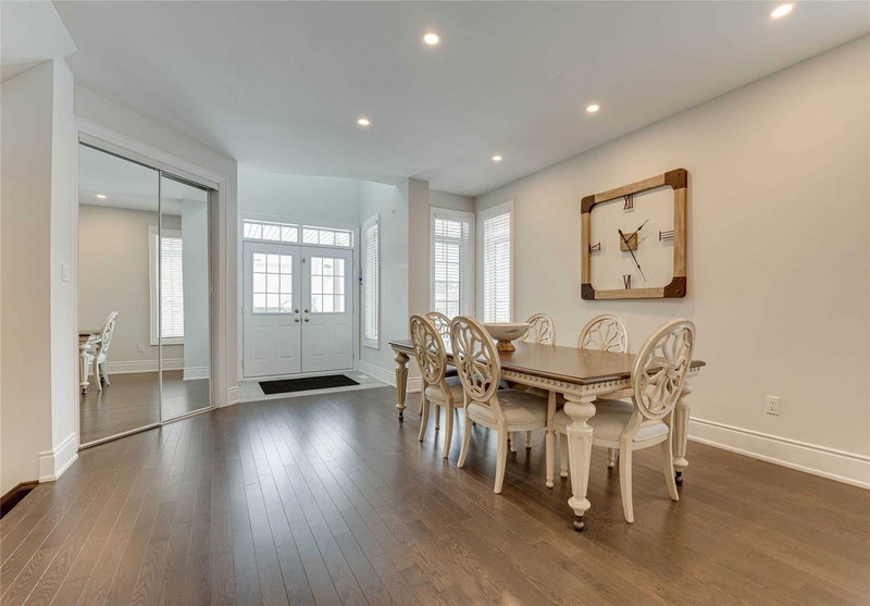 20 Westminster Circ, Barrie, L4M0A3 | Image 3