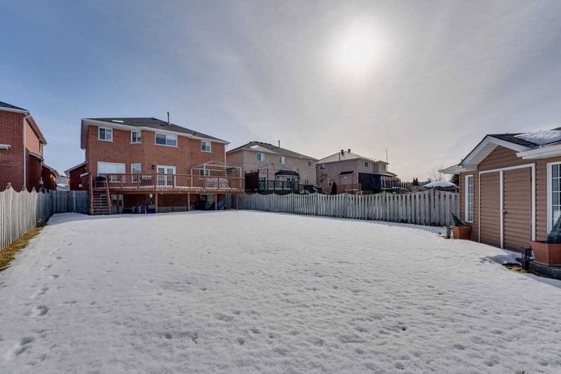 129 Gore Dr, Barrie, L4N 0A8 | Image 2