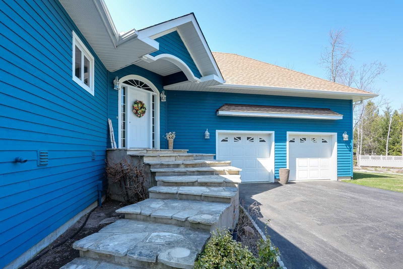 9 Georgian Crt, Collingwood, L9Y 4W5 | Image 2