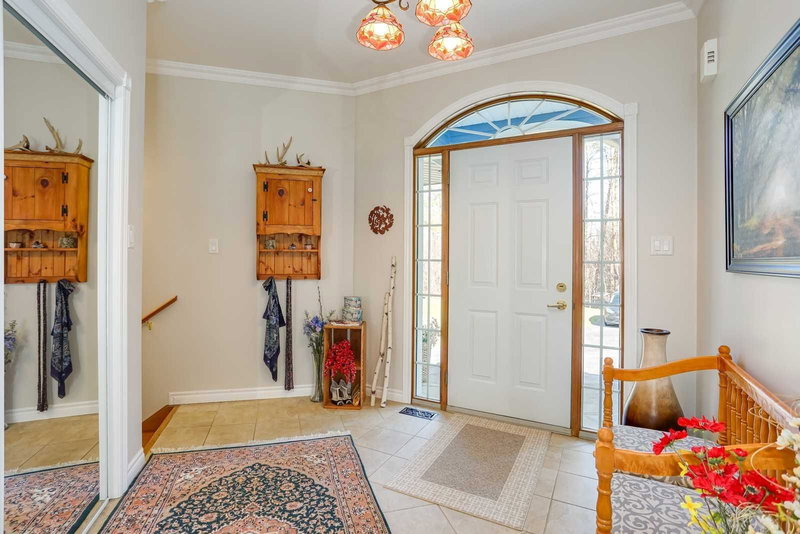 9 Georgian Crt, Collingwood, L9Y 4W5 | Image 3