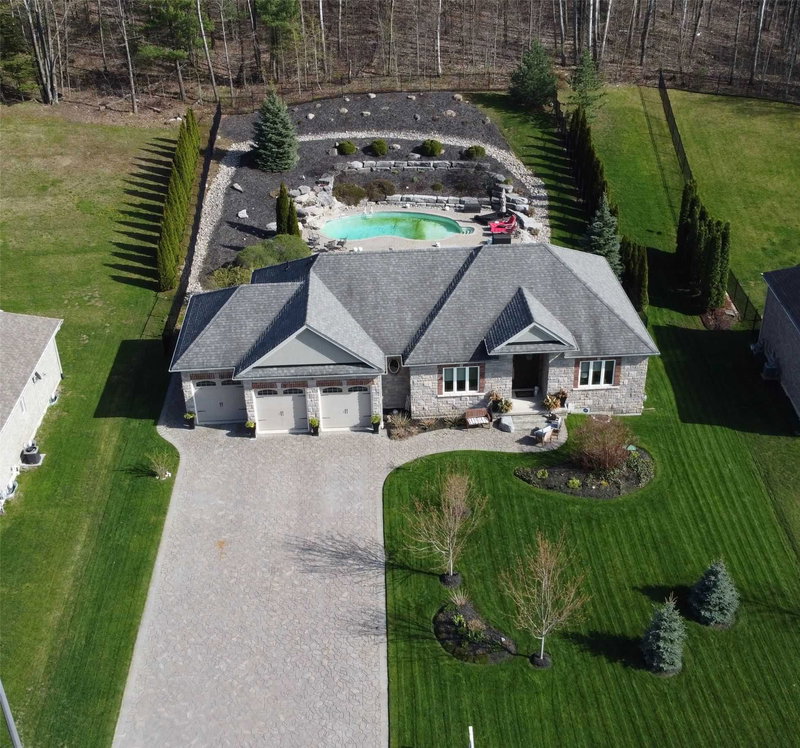 24 Wendat Tr, Springwater, L4M 6T4 | Image 3