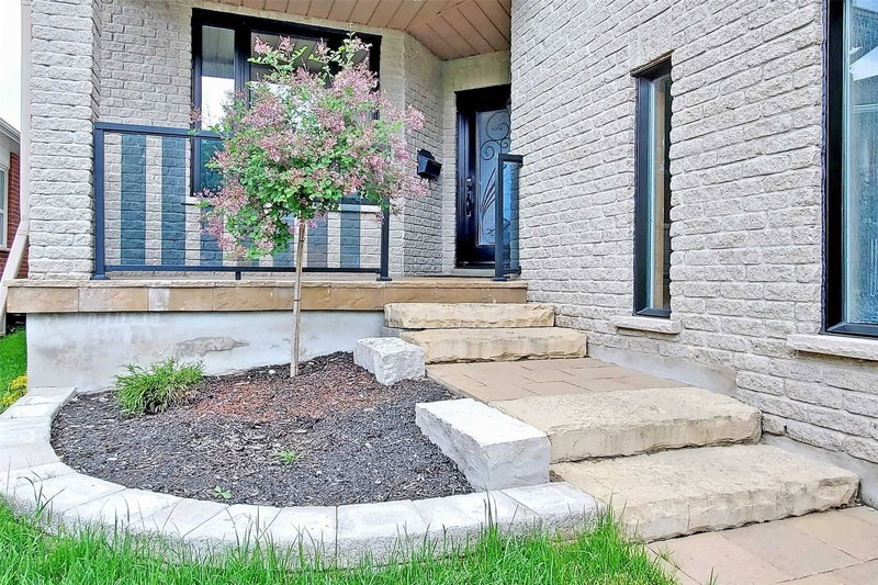 Upper - 32 Stephanie Lane, Barrie, L4N0V1 | Image 2