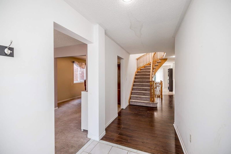 13 Dykstra Dr, Barrie, L4N 0E1 | Image 2