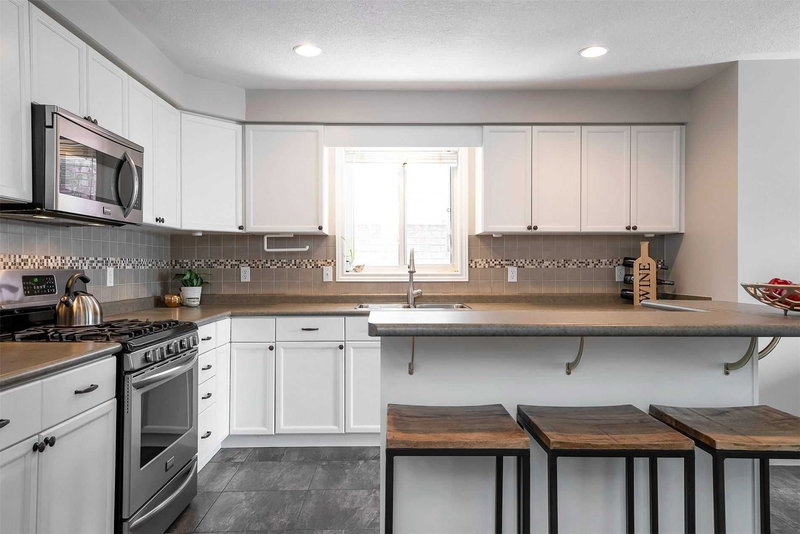 22 Highlands Cres, Collingwood, L9Y 5H3 | Image 3