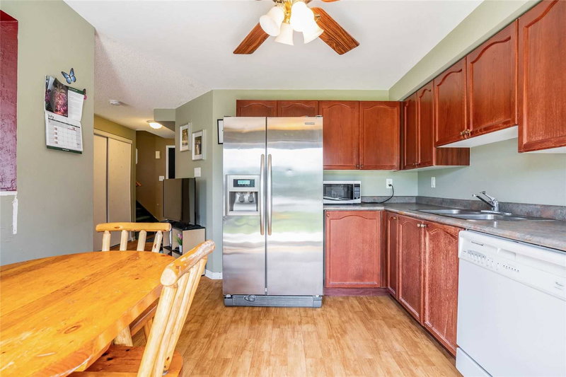 15 Hewitt Pl, Barrie, L4M7B3 | Image 2