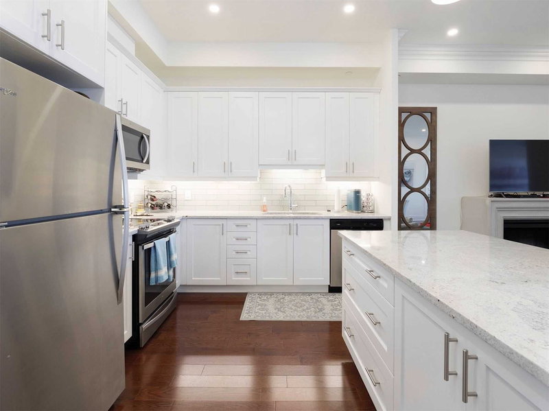 705 - 90 Orchard Point Rd, Orillia, L3V8K4 | Image 3