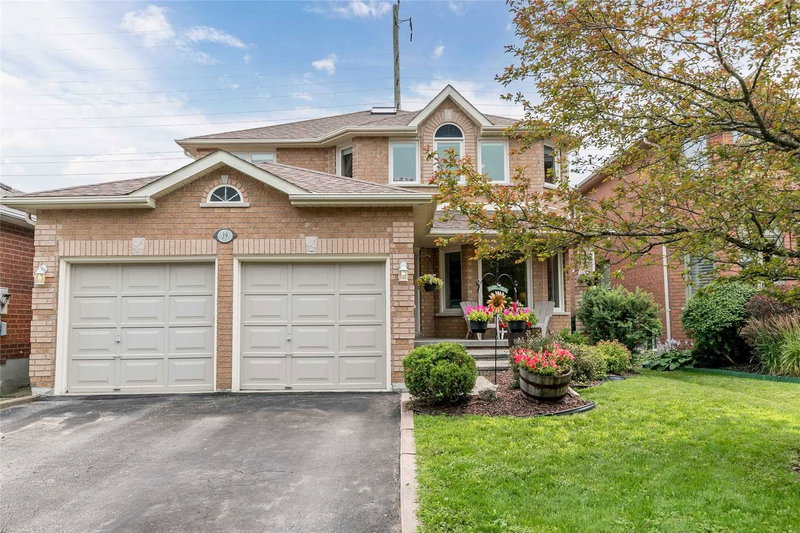 39 Etherington Cres, Barrie, L4N 7T2 | Image 2