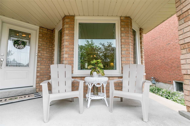 39 Etherington Cres, Barrie, L4N 7T2 | Image 3