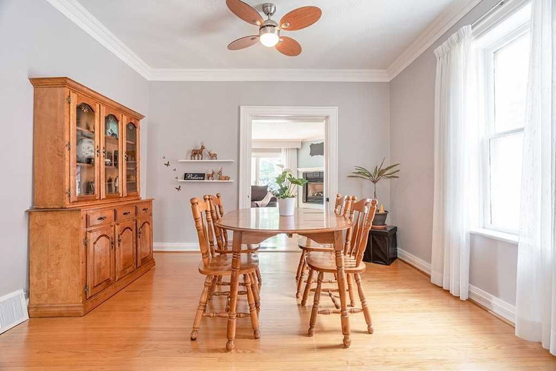 404 Manly St, Midland, L4R 3E3 | Image 3