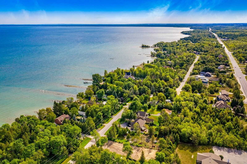 56 Georgian Manor Dr, Collingwood, L9Y 3Z1 | Image 2