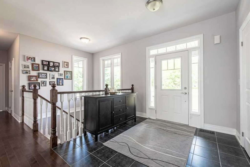 2228 Elana Dr, Severn, L3V 0C2 | Image 3