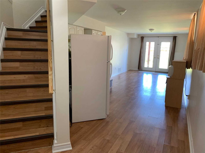 30 Claire Dr, Barrie, L4N 5Y1 | Image 2