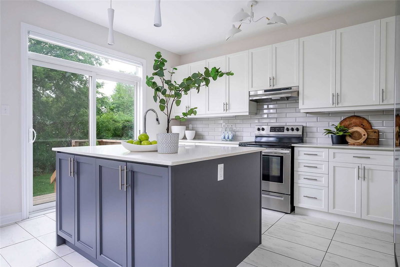 94 Kirby Ave, Collingwood, L9Y4B6 | Image 2