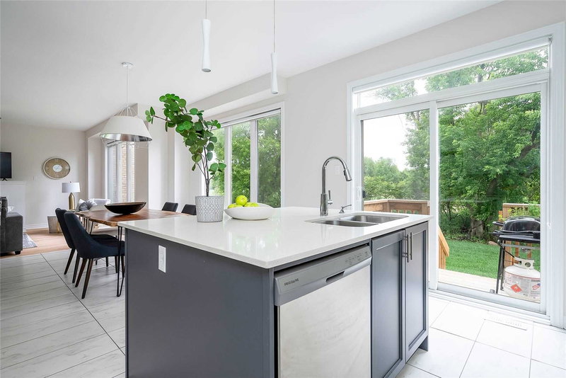 94 Kirby Ave, Collingwood, L9Y4B6 | Image 3