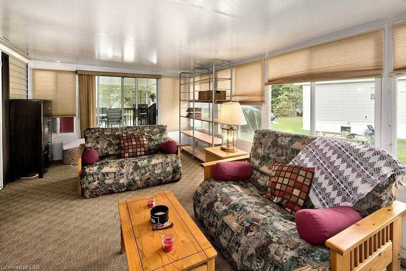 30 Huron Circ, Wasaga Beach, L9Z1X7 | Image 2