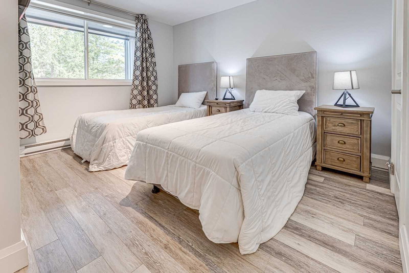 406 - 80 Horseshoe Blvd, Oro-Medonte, L4M 4Y8 | Image 2