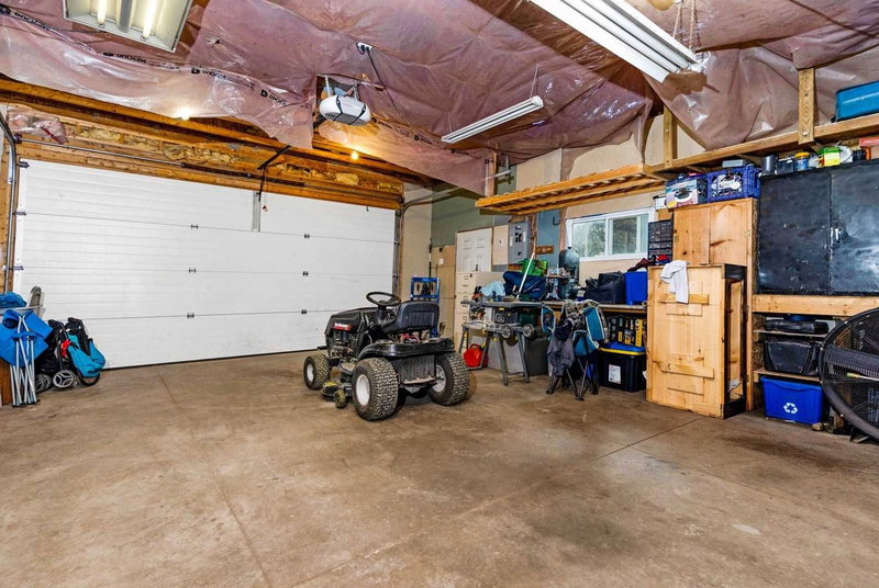 56 Georgian Manor Dr, Collingwood, L9Y 3Z1 | Image 3