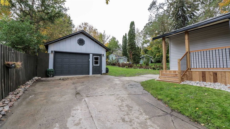 641 Bay St S, Midland, L4R 1L8 | Image 3