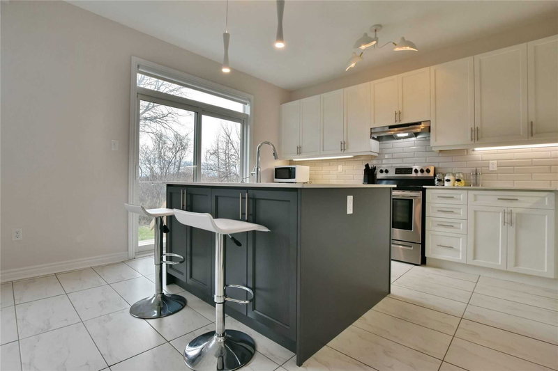 94 Kirby Ave, Collingwood, L9Y4B6 | Image 3