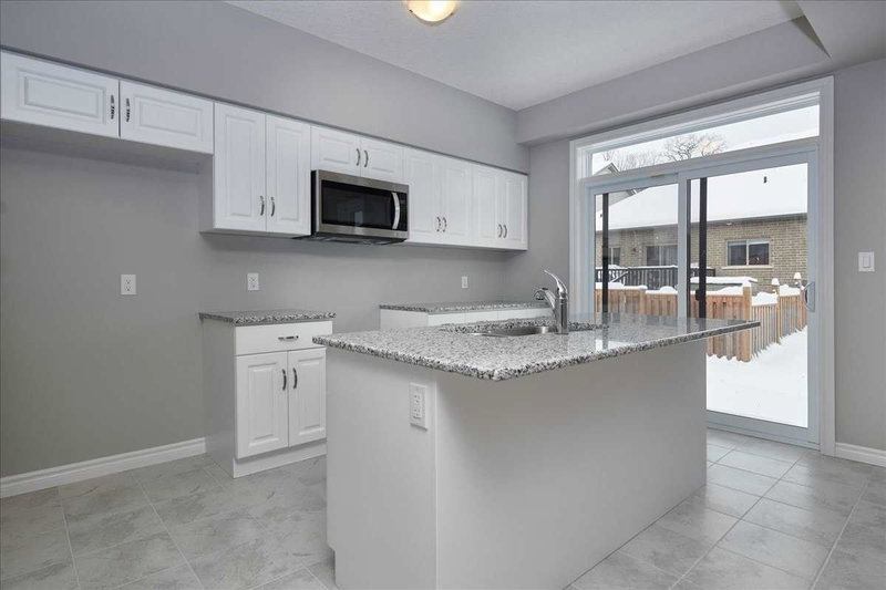 1026 Wright Dr, Midland, L4R0E4 | Image 2