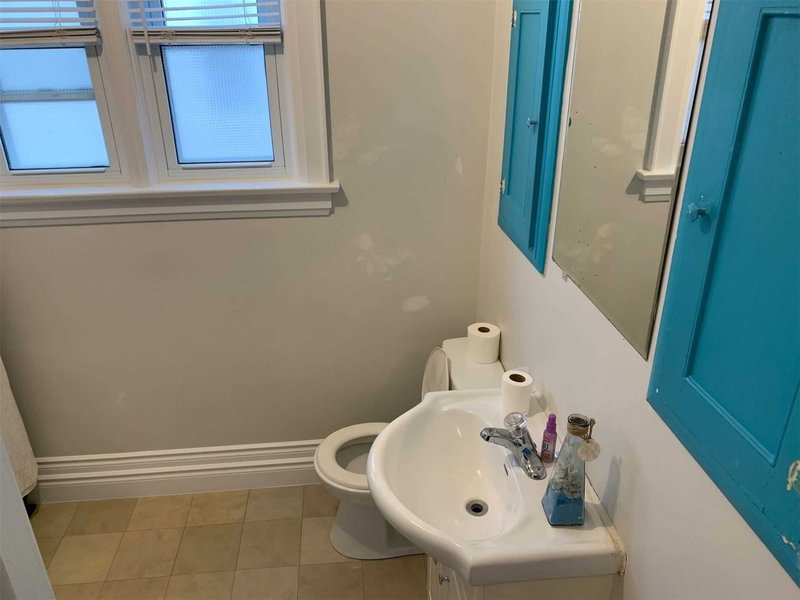 156 Dunlop St W, Barrie, L4N1B2 | Image 2