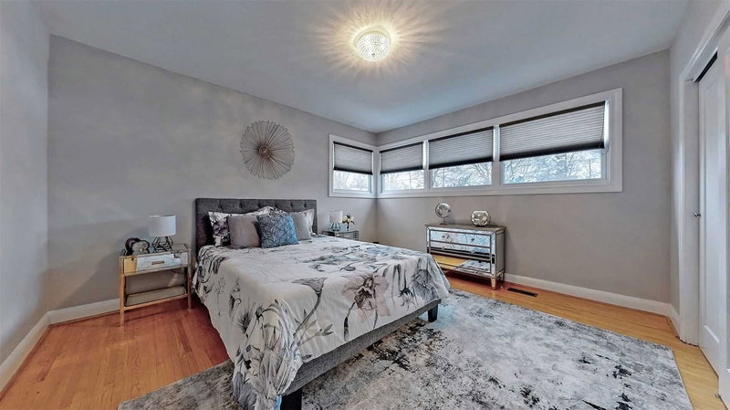 325 Innisfil St, Barrie, L4N3G4 | Image 3