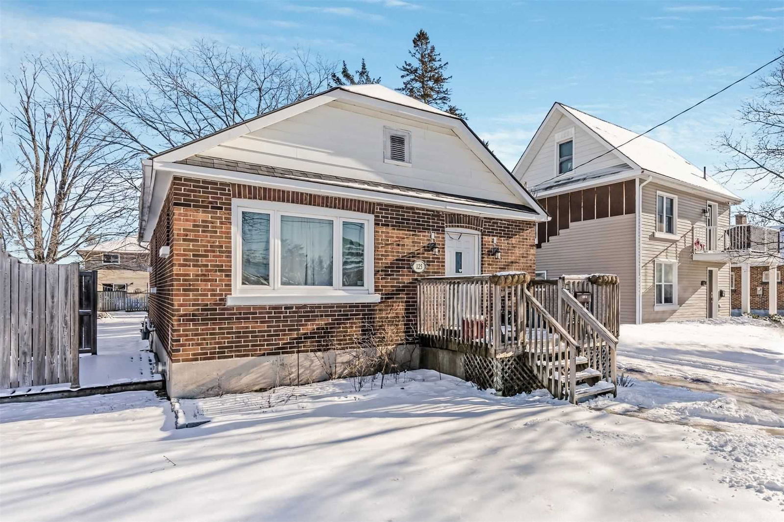 Detached House sold at 125 Innisfil Street, Barrie, Sanford, L4N 3E6 - MLS: S5474835