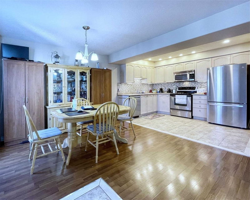 11 Silver Maple Cres, Barrie, L4N0Y4 | Image 2