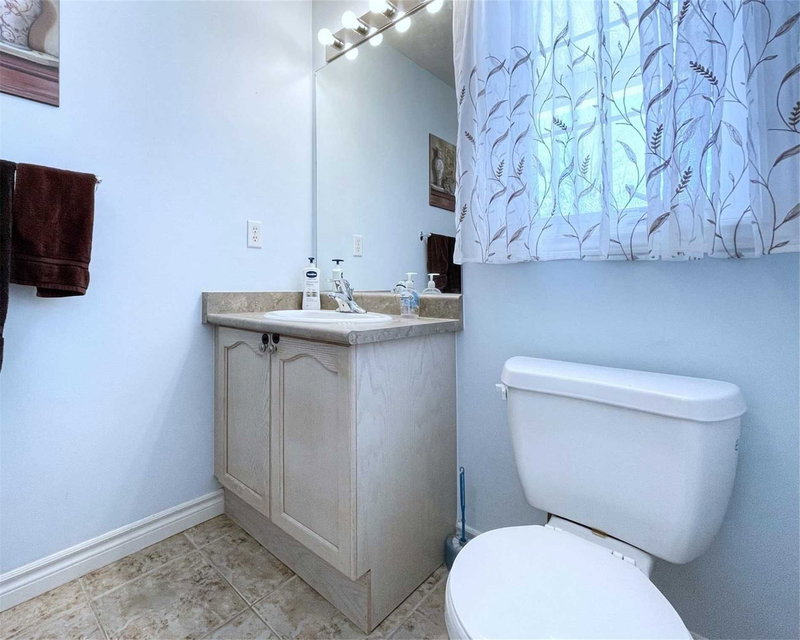 11 Silver Maple Cres, Barrie, L4N0Y4 | Image 3