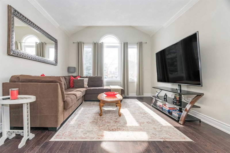 90 Cityview Circ, Barrie, L4N 7V2 | Image 3