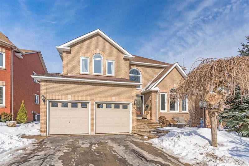 90 Cityview Circ, Barrie, L4N 7V2 | Image 2