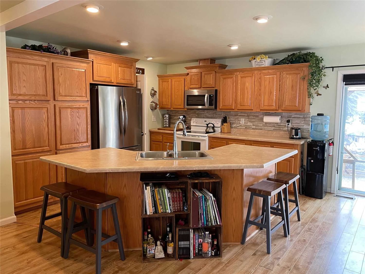Listing Image 7