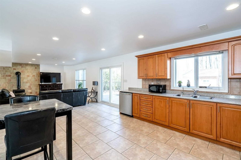 100 Desroches Tr, Tiny, L9M 0H9 | Image 3