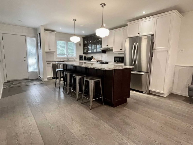 571 Oxbow Cres, Collingwood, L9Y5B4 | Image 2