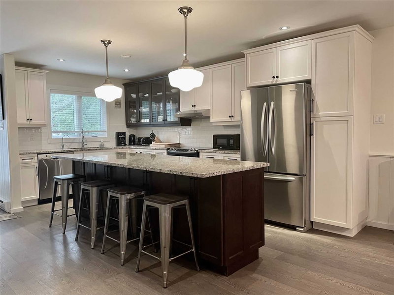 571 Oxbow Cres, Collingwood, L9Y5B4 | Image 3