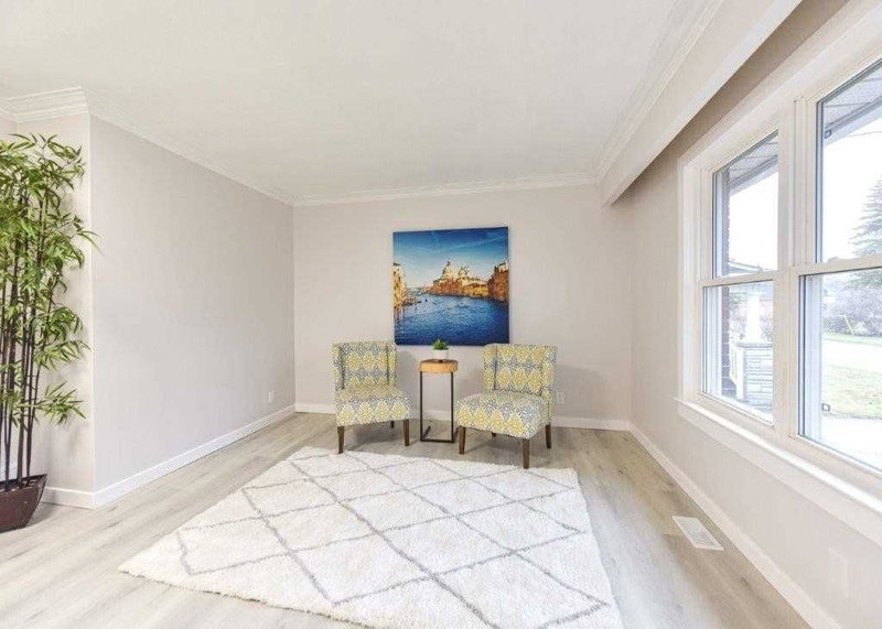 17 Champlain St, Orillia, L3V 2G6 | Image 3