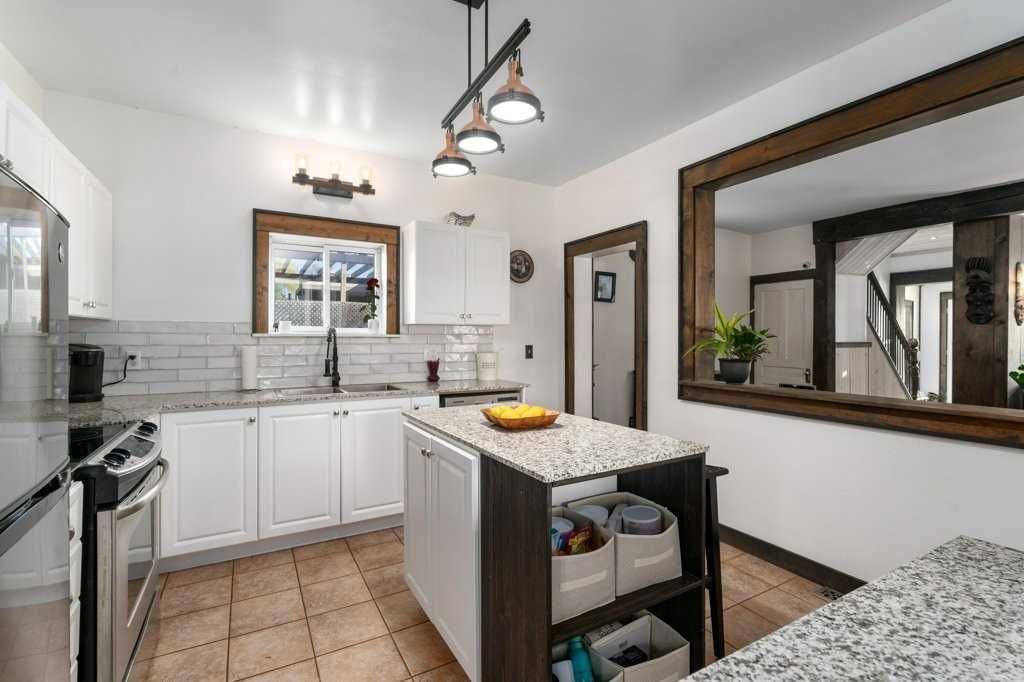 Detached House sold at 104 Innisfil Street, Barrie, Sanford, L4N 3E4 - MLS: S5621501