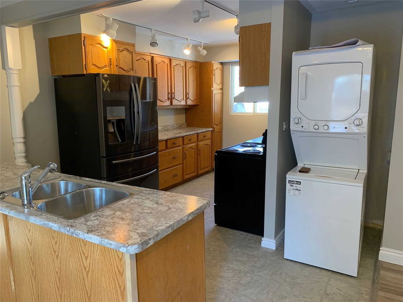 60 Gibbard Cres, Collingwood, L9Y 2B9 | Image 2