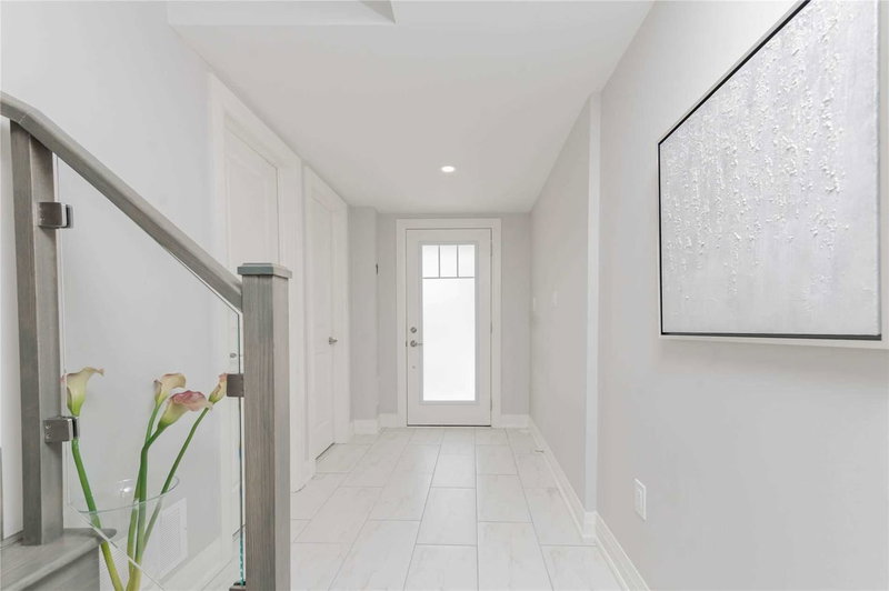 25 Kodiak Terr, Barrie, L9J0J4 | Image 3